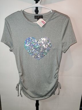 Girls junior medium Almost Famous Gray Tee with Iridescent Sequin Heart. 0020